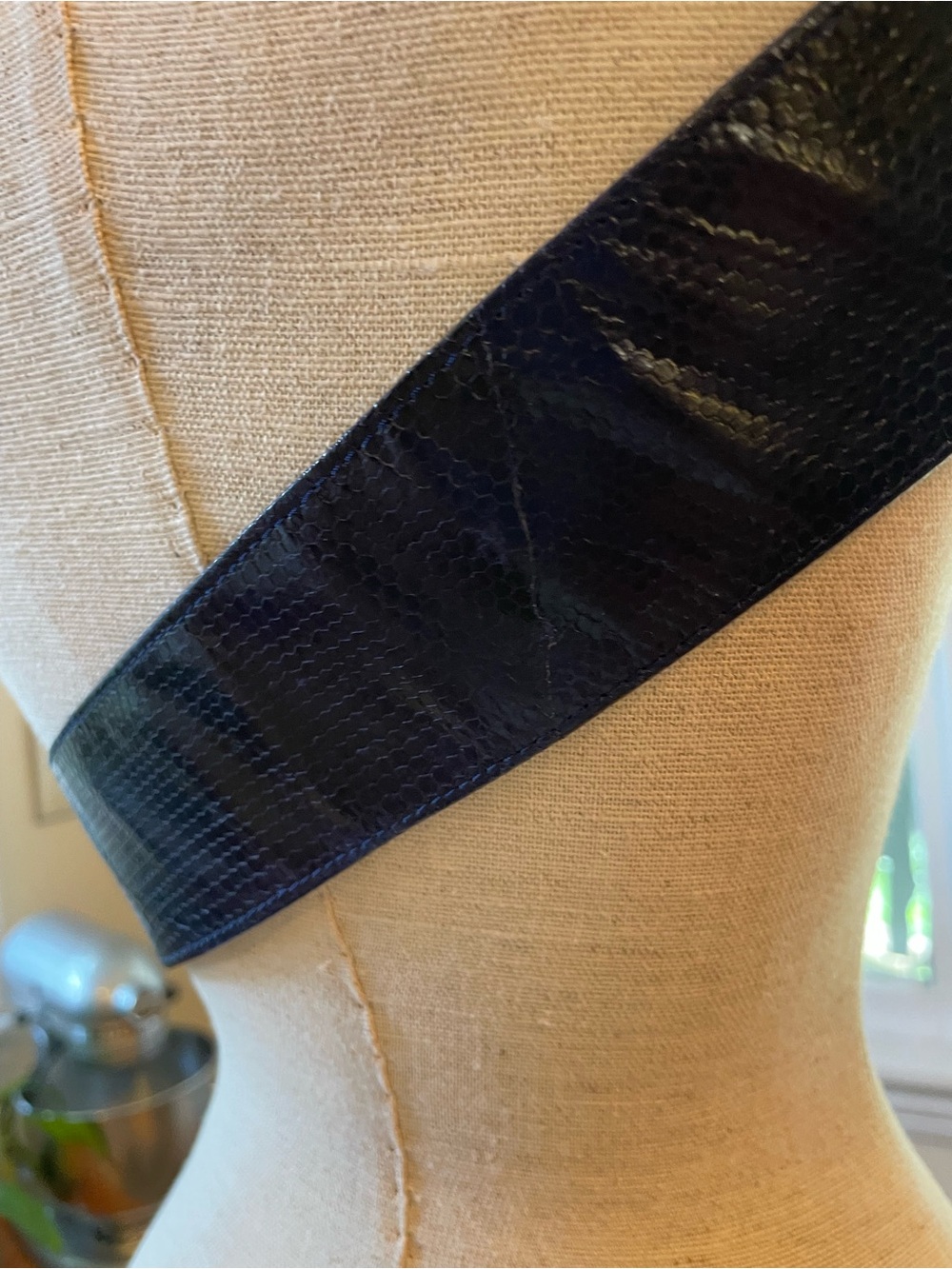 Vintage Black Snake-Embossed Wide Belt with Wrapped Buckle - Picture 4 of 7